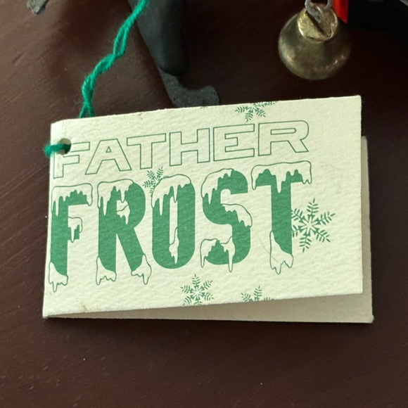 Vintage Department 56 White and Black “Belsnickle” ornament with ringing bell. - Picture 8 of 8